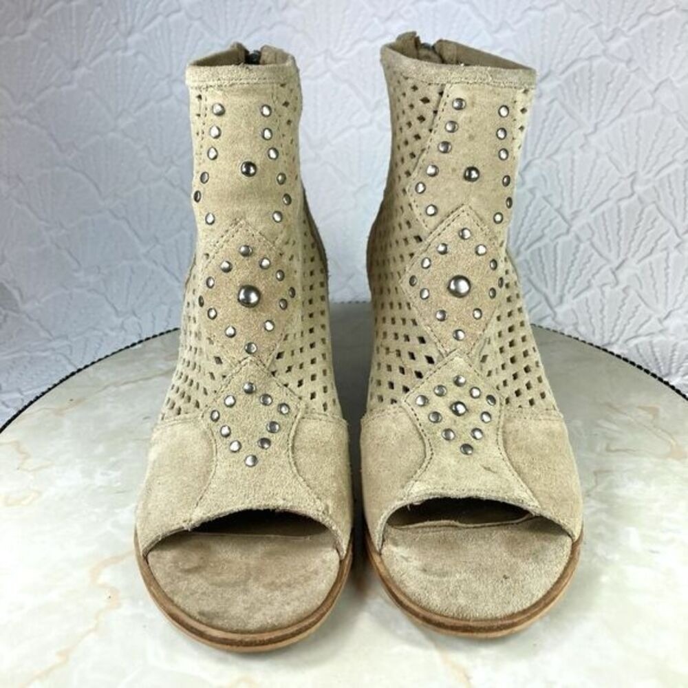 Matisse Brooklyn Peep Toe Ankle Bootie Women 7.5 Tan Studded Suede Boho Comfort - Picture 2 of 13